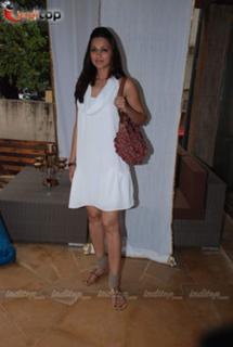 Sonali Bendre feet photo thumbnail