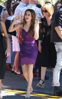 Laura Marano feet photo thumbnail