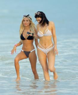 Kylie Jenner feet photo thumbnail