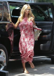 Heidi Klum feet photo thumbnail