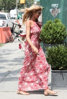 Heidi Klum feet photo thumbnail