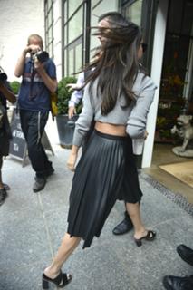Selena Gomez feet photo thumbnail