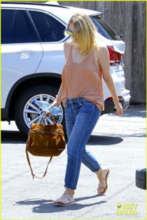 Dakota Fanning feet photo thumbnail