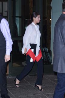 Selena Gomez feet photo thumbnail