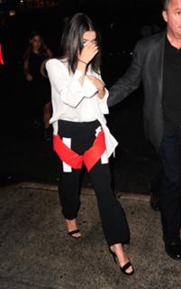Selena Gomez feet photo thumbnail