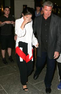 Selena Gomez feet photo thumbnail