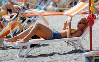 Michelle Hunziker feet photo thumbnail