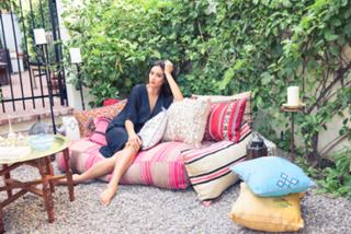 Shay Mitchell feet photo thumbnail