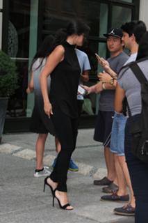 Selena Gomez feet photo thumbnail