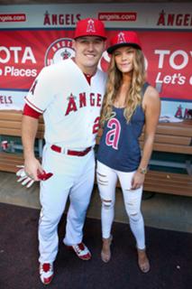 Nina Agdal feet photo thumbnail