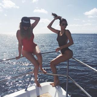 Kendall Jenner feet photo thumbnail