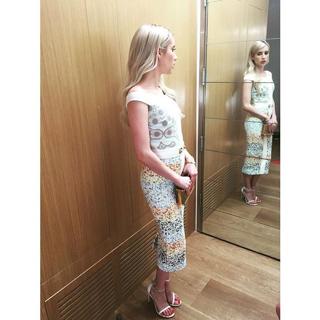 Emma Roberts feet photo thumbnail
