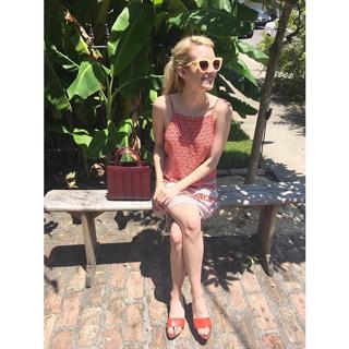 Emma Roberts feet photo thumbnail