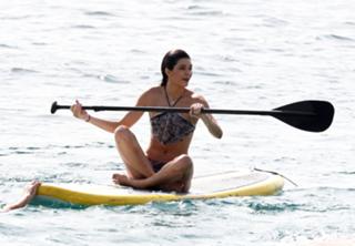 Kendall Jenner feet photo thumbnail