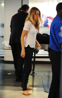 Blake Lively feet photo thumbnail