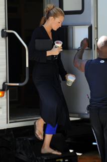 Blake Lively feet photo thumbnail