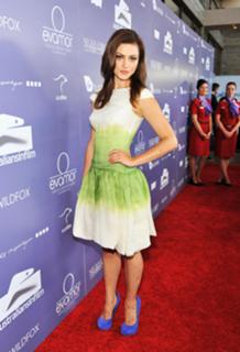 Phoebe Tonkin feet photo thumbnail