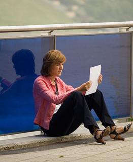 Fiona Bruce feet photo 4
