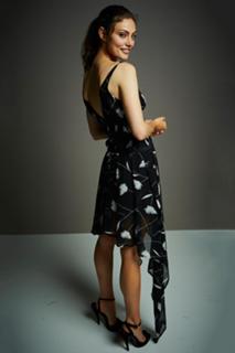 Phoebe Tonkin feet photo thumbnail