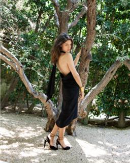 Phoebe Tonkin feet photo thumbnail