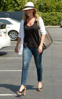 Julie Benz feet photo thumbnail