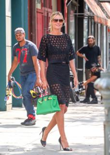 Heidi Klum feet photo thumbnail