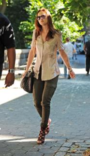 Leighton Meester feet photo thumbnail