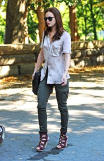 Leighton Meester feet photo thumbnail