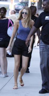 Blake Lively feet photo thumbnail