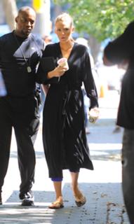Blake Lively feet photo thumbnail
