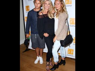 Christie Brinkley feet photo thumbnail