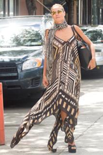 Heidi Klum feet photo thumbnail
