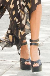Heidi Klum feet photo thumbnail