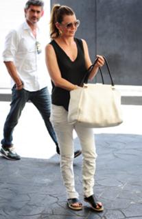 Ellen Pompeo feet photo thumbnail