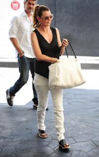 Ellen Pompeo feet photo thumbnail