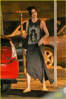 Krysten Ritter feet photo thumbnail