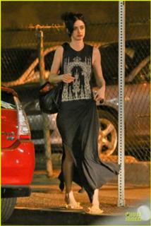 Krysten Ritter feet photo thumbnail