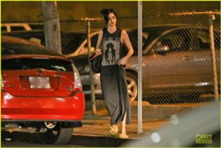 Krysten Ritter feet photo thumbnail