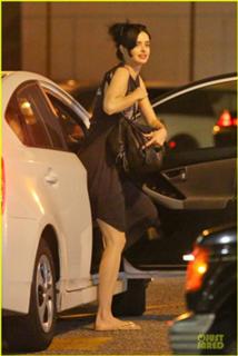 Krysten Ritter feet photo thumbnail