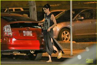 Krysten Ritter feet photo thumbnail