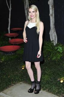 Emma Roberts feet photo thumbnail