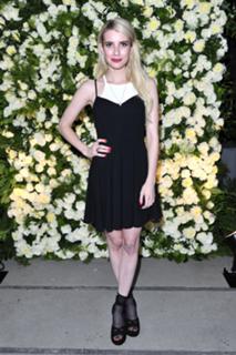 Emma Roberts feet photo thumbnail