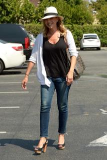 Julie Benz feet photo thumbnail