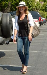 Julie Benz feet photo thumbnail