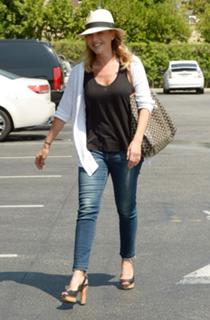 Julie Benz feet photo thumbnail