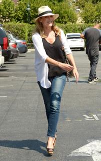 Julie Benz feet photo thumbnail