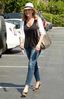 Julie Benz feet photo thumbnail