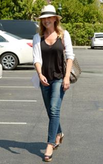 Julie Benz feet photo thumbnail