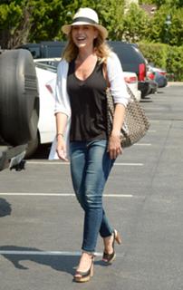 Julie Benz feet photo thumbnail