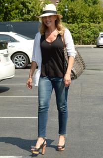 Julie Benz feet photo thumbnail
